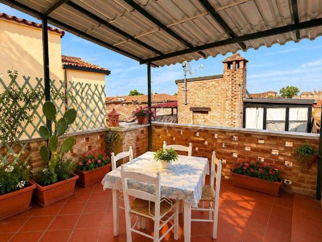 Appartamento in affitto a Ferrara via Della Paglia, non arredato/vuoto, terrazzo, ultimo piano TrovaCasa