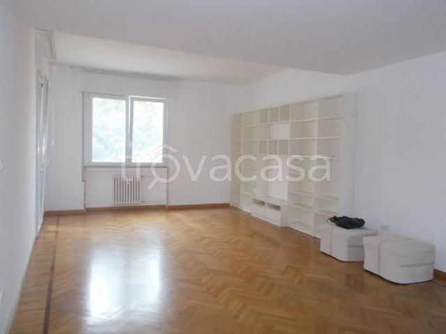 Appartamento in affitto a Ferrara via Giuseppe Mentessi, box, terrazzo, parzialmente arredato TrovaCasa