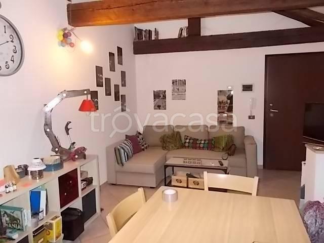 Appartamento in affitto a Ferrara via Ripagrande, arredato, riscaldamento autonomo, cucina a vista TrovaCasa