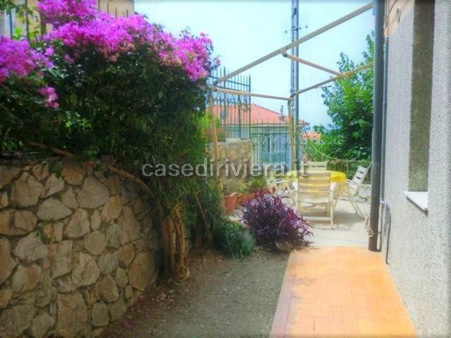 Appartamento in affitto a Finale Ligure, arredato, giardino privato, lavatrice TrovaCasa