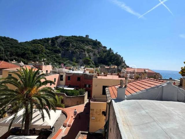 Appartamento in affitto a Finale Ligure via Del Capo, box, ultimo piano, ristrutturato TrovaCasa