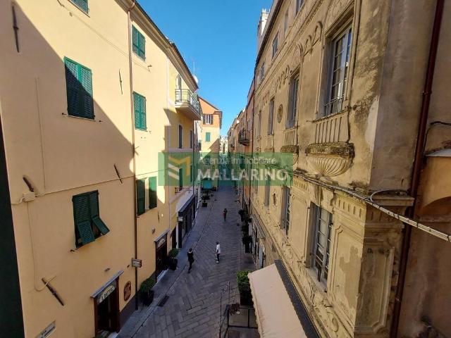 Appartamento in affitto a Finale Ligure via Tommaso Pertica, arredato, senza ascensore, balcone verandato TrovaCasa