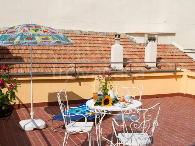 Appartamento in affitto a Finale Ligure vico Serra, 8 2, terrazzo, turistica, balcone TrovaCasa