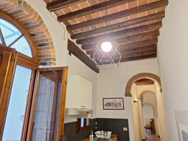 APPARTAMENTO in AFFITTO a FIRENZE CENTRO OLTRARNO / S. SPIRITO / S.FREDIANO di 4 vani