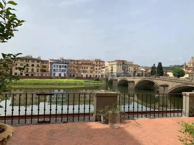 Appartamento in affitto a Firenze lungarno Corsini, non arredato/vuoto, posto auto, box TrovaCasa