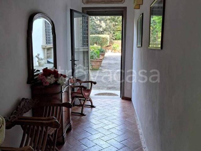 Appartamento in affitto a Firenze piazza della Santissima Annunziata, arredato, giardino privato, box TrovaCasa