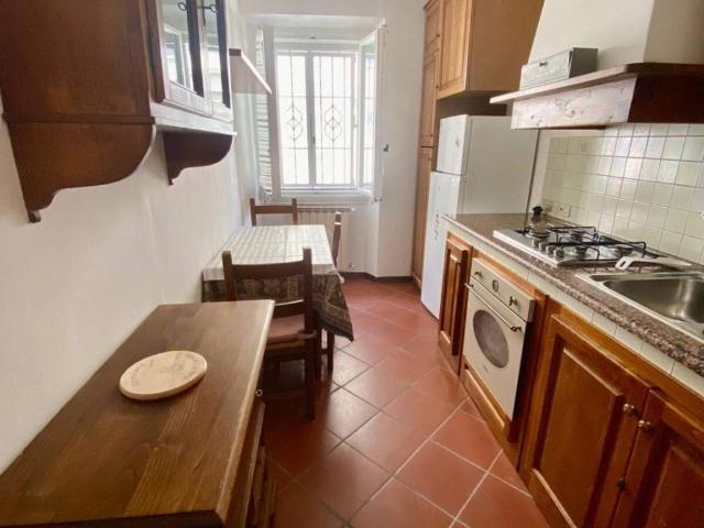 Appartamento in affitto a Firenze via Montebello, arredato, travi a vista, doppia esposizione TrovaCasa