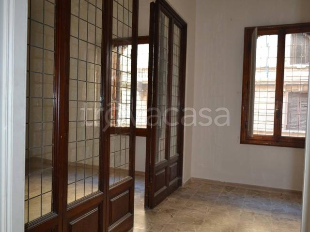 Appartamento in affitto a Firenze via Duca d'Aosta, non arredato/vuoto, giardino privato, ristrutturato TrovaCasa