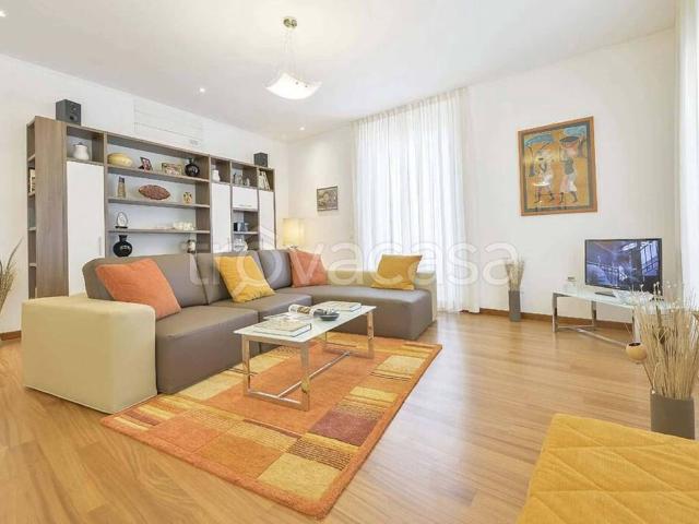 Appartamento in affitto a Firenze via dei Pandolfini, arredato, aria condizionata, porta blindata TrovaCasa