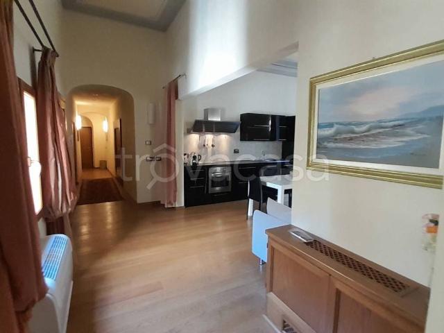 Appartamento in affitto a Firenze via di San Niccolò, 84, arredato, angolo cottura, studio TrovaCasa