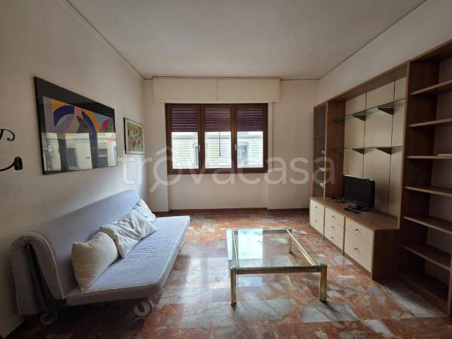 Appartamento in affitto a Firenze via Fra' Paolo Sarpi, 9, arredato, aria condizionata, balcone TrovaCasa