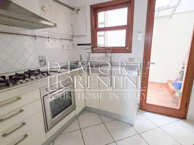 Appartamento in affitto a Firenze via Sant'Onofrio, parzialmente arredato, aria condizionata, sala da pranzo TrovaCasa
