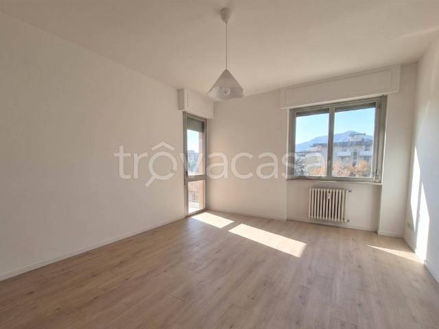 Appartamento in affitto a Firenze via Vittorio Locchi, 110, non arredato/vuoto, terrazzo, ascensore TrovaCasa