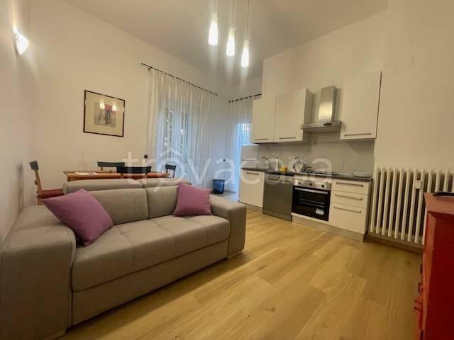 Appartamento in affitto a Firenze via Vittorio Locchi, arredato, terrazzo, cucina abitabile TrovaCasa