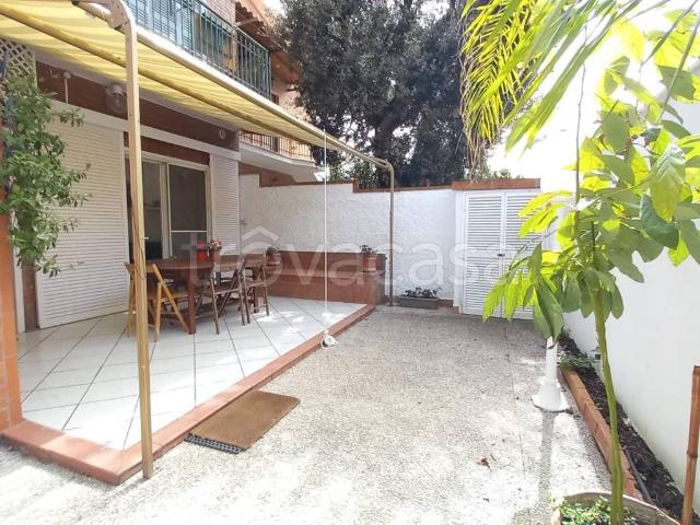 Appartamento in affitto a Fiumicino via Grottammare, arredato, giardino privato, terrazzo TrovaCasa