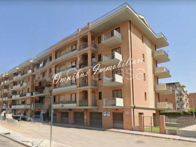 Appartamento in affitto a Foggia viale Ignazio d'Addedda, 73, arredato, balcone, ripostiglio TrovaCasa