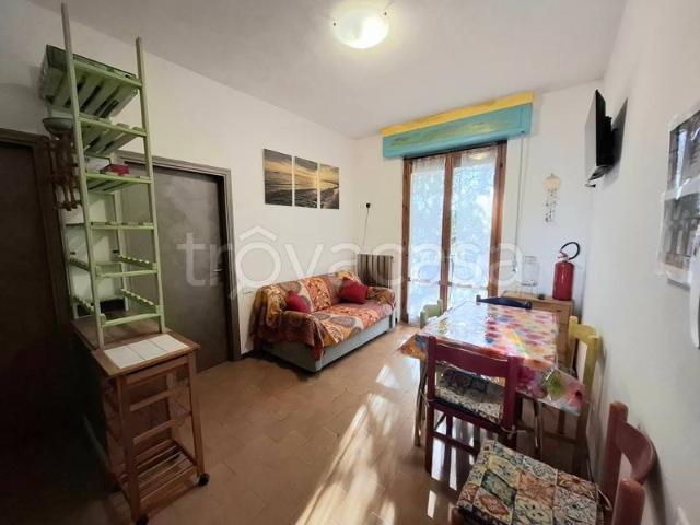 Appartamento in affitto a Follonica via Isole Tremiti, 1, arredato, vista mare, turistica TrovaCasa