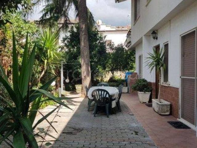 Appartamento in affitto a Formia via Appia Lato Napoli, arredato, giardino, posto auto TrovaCasa