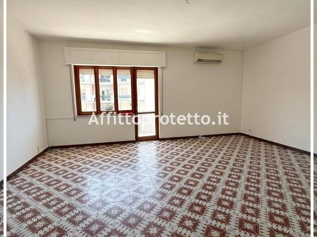 Appartamento in affitto a Formia via Padre Martino, non arredato/vuoto, posto auto, terrazzo TrovaCasa