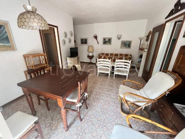 Appartamento in affitto a Forte dei Marmi via Claudio Rosseti e Stefano Bandini, arredato, terrazzo, giardino condominiale TrovaCasa