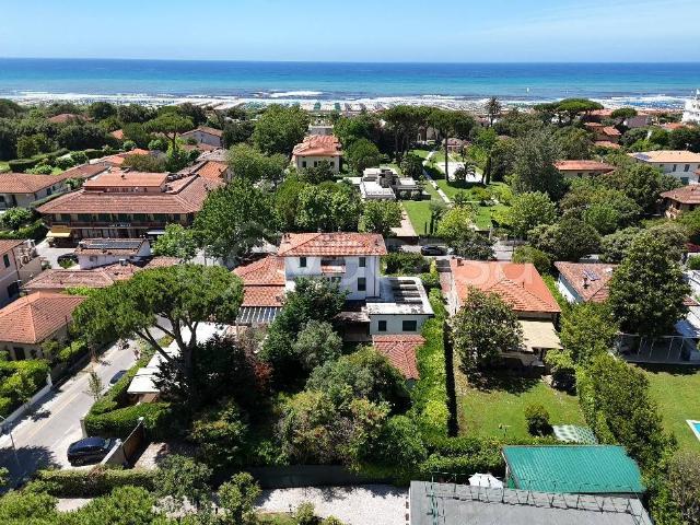 Appartamento in affitto a Forte dei Marmi via Giuseppe Mazzini Forte dei Marmi, giardino privato, posto auto, parzialmente arredato TrovaCasa