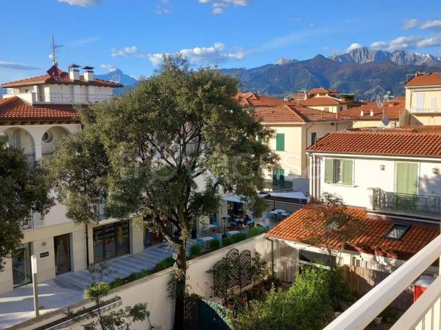 Appartamento in affitto a Forte dei Marmi via Giovanni Pascoli, 11, arredato, terrazzo, centrale TrovaCasa