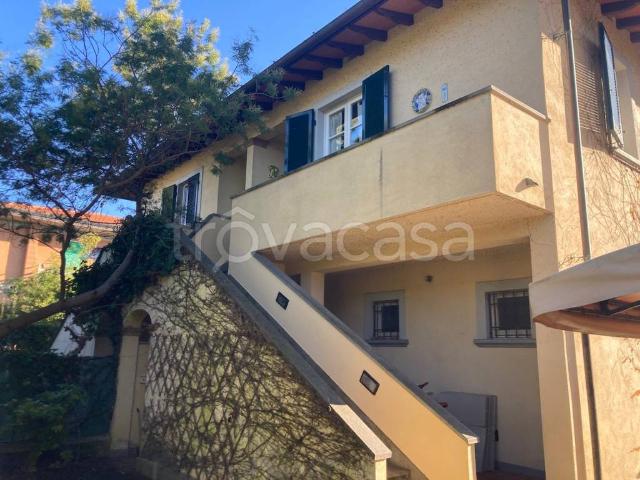 Appartamento in affitto a Forte dei Marmi via f. Donati, arredato, giardino privato, terrazzo TrovaCasa