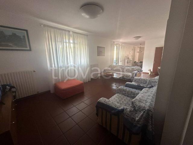 Appartamento in affitto a Forte dei Marmi via Lorenzo de' Medici, arredato, posto auto, terrazzo TrovaCasa