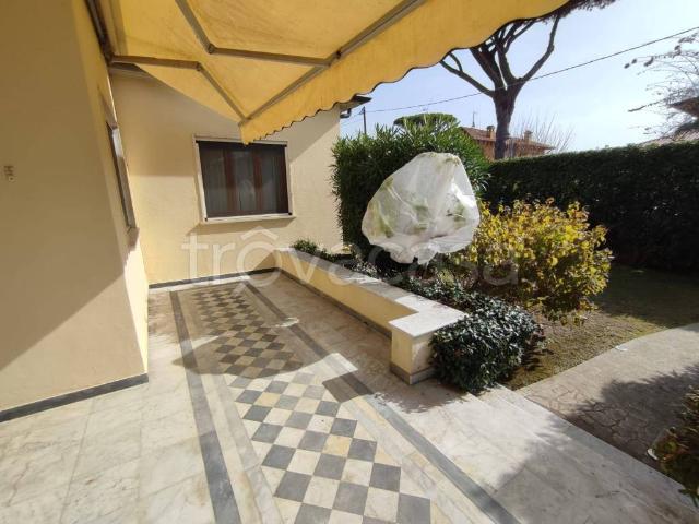 Appartamento in affitto a Forte dei Marmi via Matteo Civitali, arredato, giardino privato, posto auto TrovaCasa