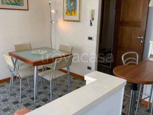Appartamento in affitto a Forte dei Marmi via Stagi Stagio, arredato, centrale, aria condizionata TrovaCasa