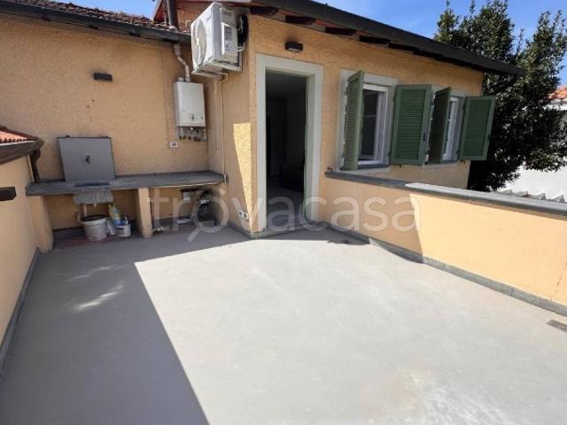 Appartamento in affitto a Forte dei Marmi via Scassi Carli, arredato, terrazzo, ristrutturato TrovaCasa