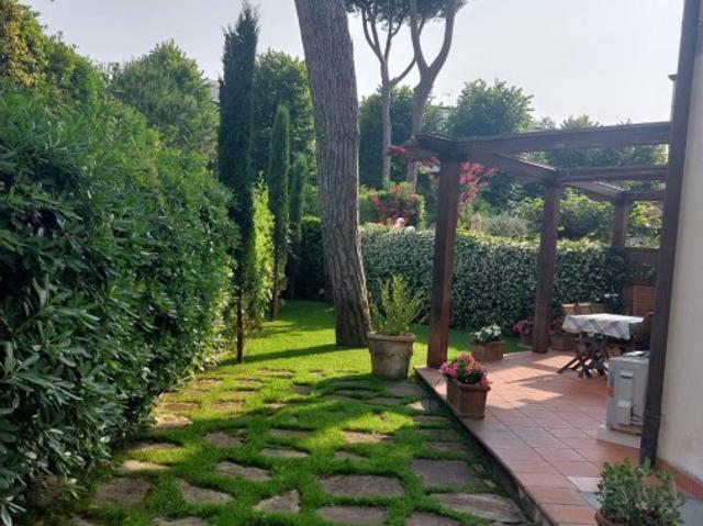 Appartamento in affitto a Forte Dei Marmi Vittoria Apuana