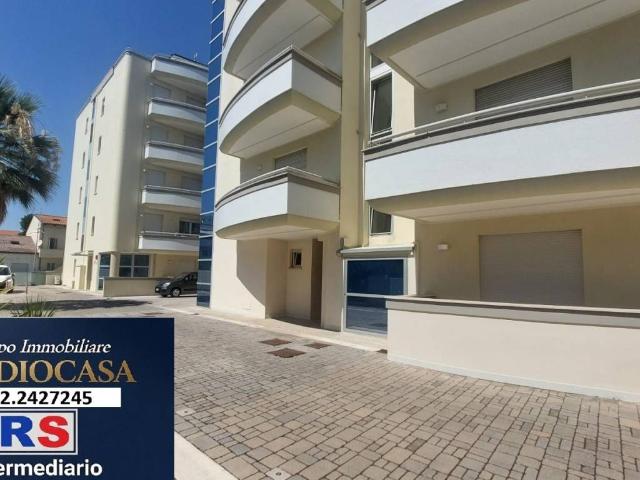 Appartamento in affitto a Francavilla al Mare via Figlia di Iorio, 6, arredato, posto auto, terrazzo TrovaCasa