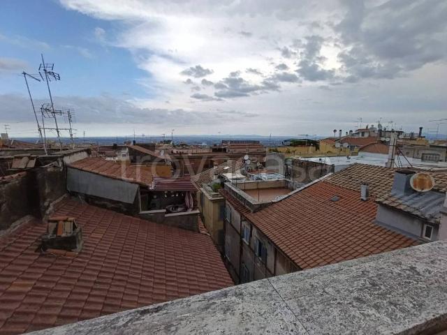 Appartamento in affitto a Frascati via Vitaliano Battaglini, terrazzo, parzialmente arredato, caminetto TrovaCasa