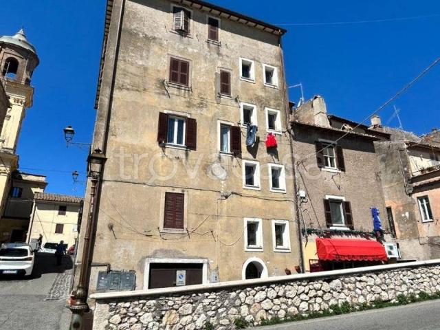 Appartamento in affitto a Guidonia Montecelio piazzale Bruno Buozzi, 18, non arredato/vuoto, terrazzo, centrale TrovaCasa