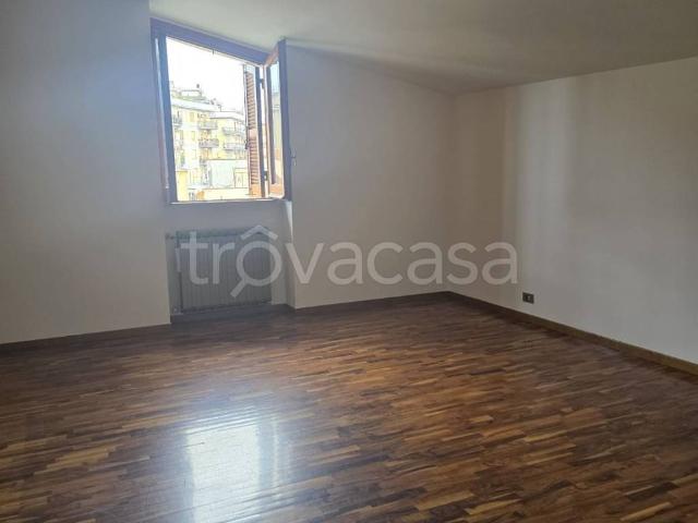 Appartamento in affitto a Guidonia Montecelio via Maremmana Inferiore, 18, non arredato/vuoto, terrazzo, luminoso TrovaCasa