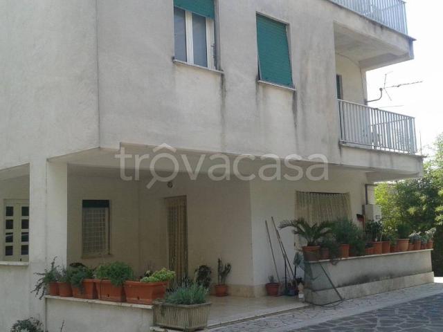 Appartamento in affitto a Guidonia Montecelio via Mario Stoppani, non arredato/vuoto, giardino privato, angolo cottura TrovaCasa