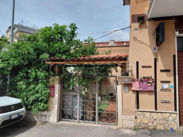 Appartamento in affitto a Guidonia Montecelio via Luciano Manara, arredato, lavatrice, angolo cottura TrovaCasa