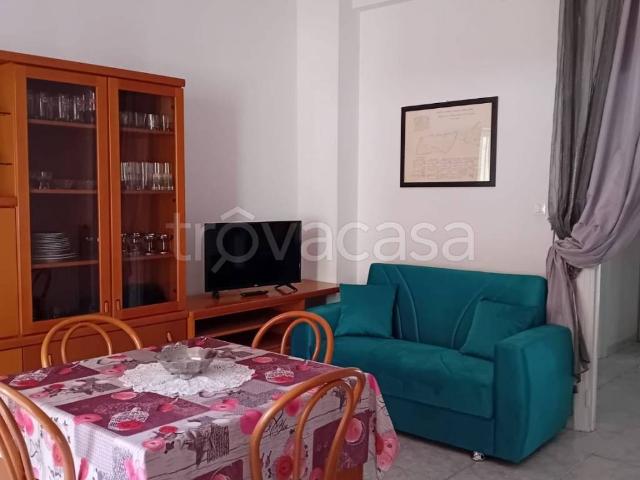 Appartamento in affitto a Gaeta via Papa Giovanni XXIII, arredato, balcone, cucina abitabile TrovaCasa