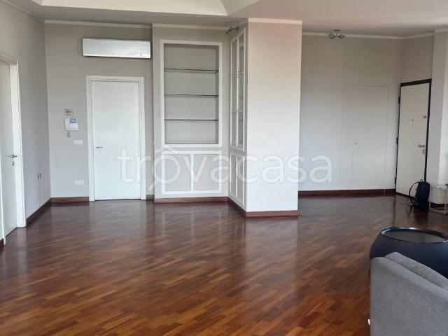 Appartamento in affitto a Gallarate via Felice Cavallotti, 3, arredato, terrazzo, vista panoramica TrovaCasa