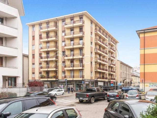 Appartamento in affitto a Gallarate via Palestro, 1, non arredato/vuoto, box, centrale TrovaCasa
