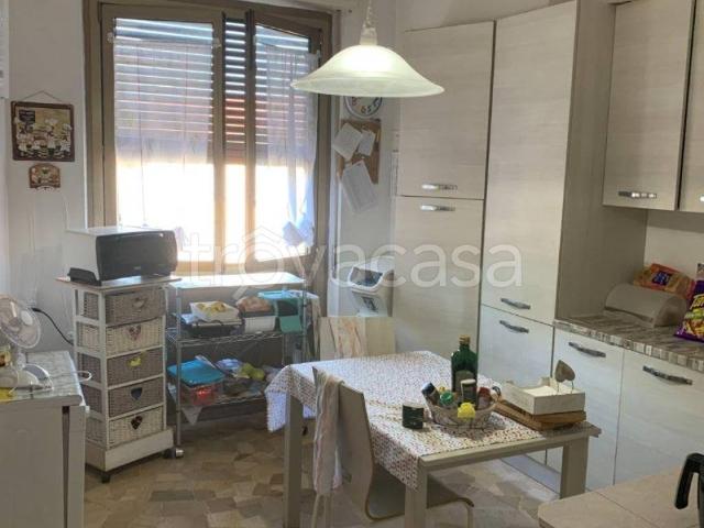 Appartamento in affitto a Garbagnate Milanese piazza Alcide De Gasperi, non arredato/vuoto, parzialmente arredato, balcone TrovaCasa