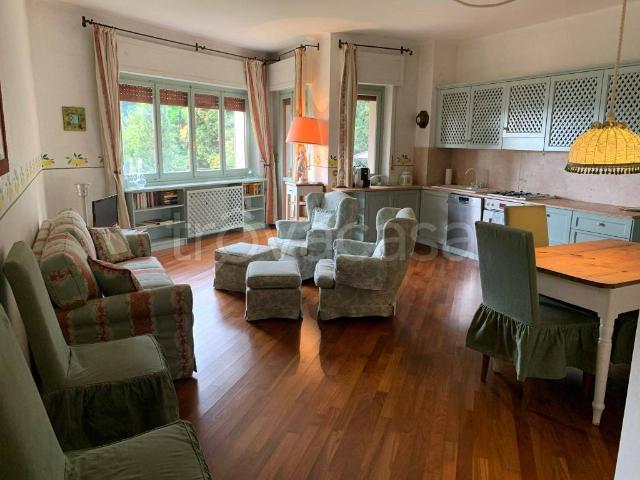 Appartamento in affitto a Gardone Riviera corso Giuseppe Zanardelli, 99, arredato, vista lago, ascensore TrovaCasa