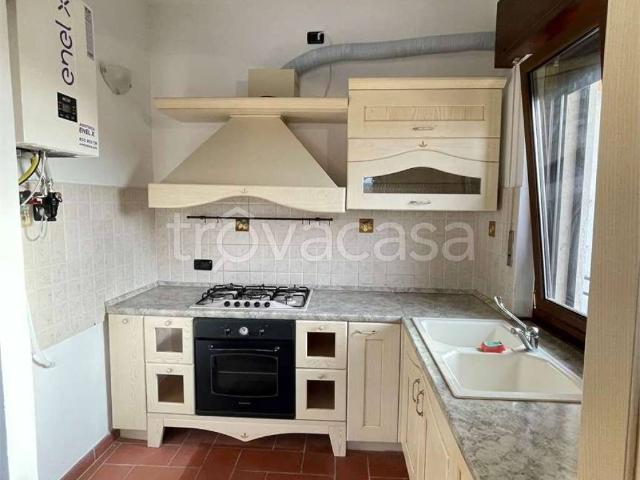 Appartamento in affitto a Gavirate via Buzzi, 14, arredato, box, ultimo piano TrovaCasa