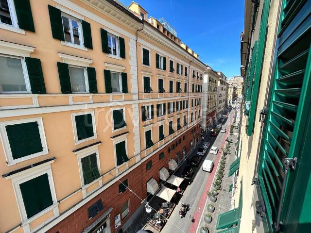 Appartamento in affitto a Genova via Colombo, parzialmente arredato, ascensore, doppia esposizione TrovaCasa