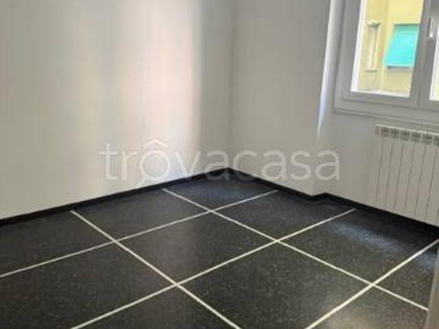 Appartamento in affitto a Genova via Carlo Rota, non arredato/vuoto, terrazzo, riscaldamento autonomo TrovaCasa