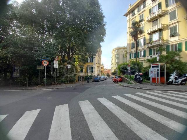 Appartamento in affitto a Genova via Agostino Bertani, arredato, contesto signorile, lavanderia TrovaCasa