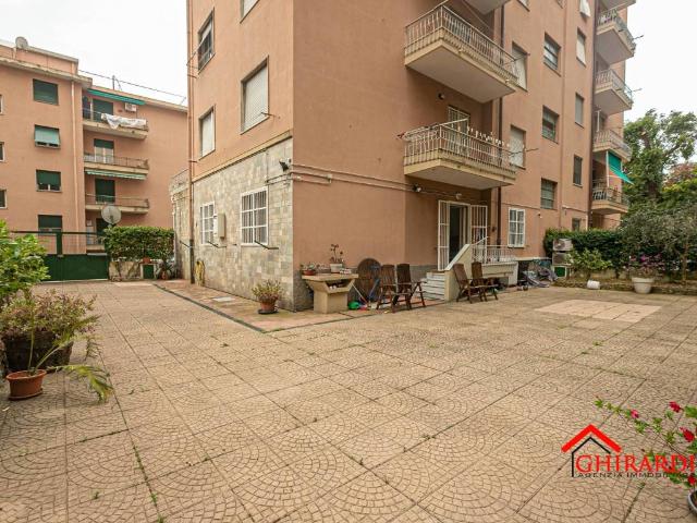 Appartamento in affitto a Genova via Alberto Picco, 4, arredato, giardino privato, posto auto TrovaCasa