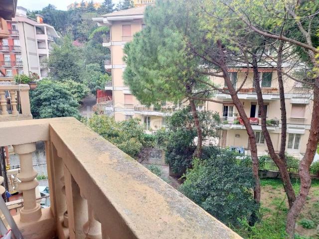 Appartamento in affitto a Genova via Asiago, centrale, balcone, cucina abitabile TrovaCasa