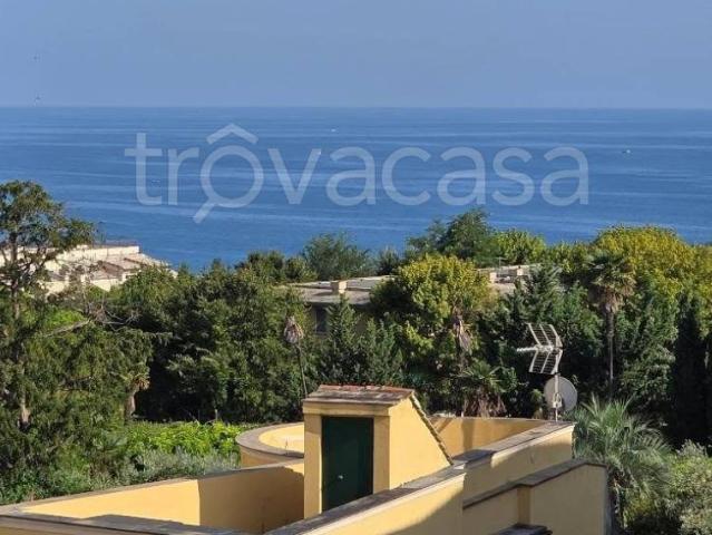 Appartamento in affitto a Genova via Giuseppe Parini, non arredato/vuoto, vista mare, ascensore TrovaCasa
